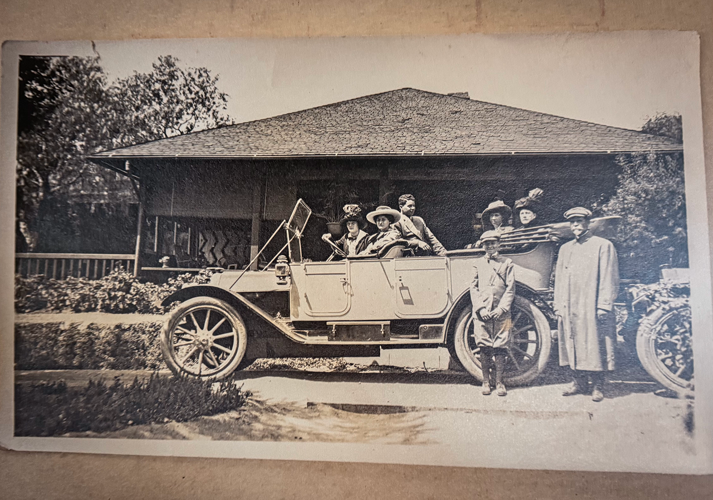 Historic Hobson Heights photo of Abram Lincoln Hobson and family